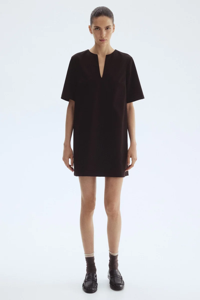 اتش اند ام فستان بأكمام قصيرة