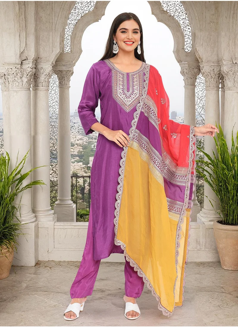 ISHIN Floral Yoke Design Zari Straight Kurta With Trouser And Dupatta