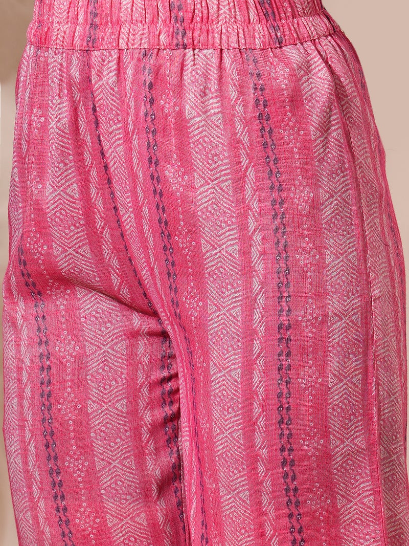 globus Globus Women Floral Print V-Neck Straight Kurta With Trousers  - Image 5