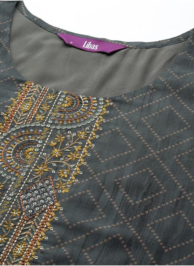 Libas Silk Embroidered Kurta with Solid Trousers and Printed Dupatta Set by Styli  - Image 4