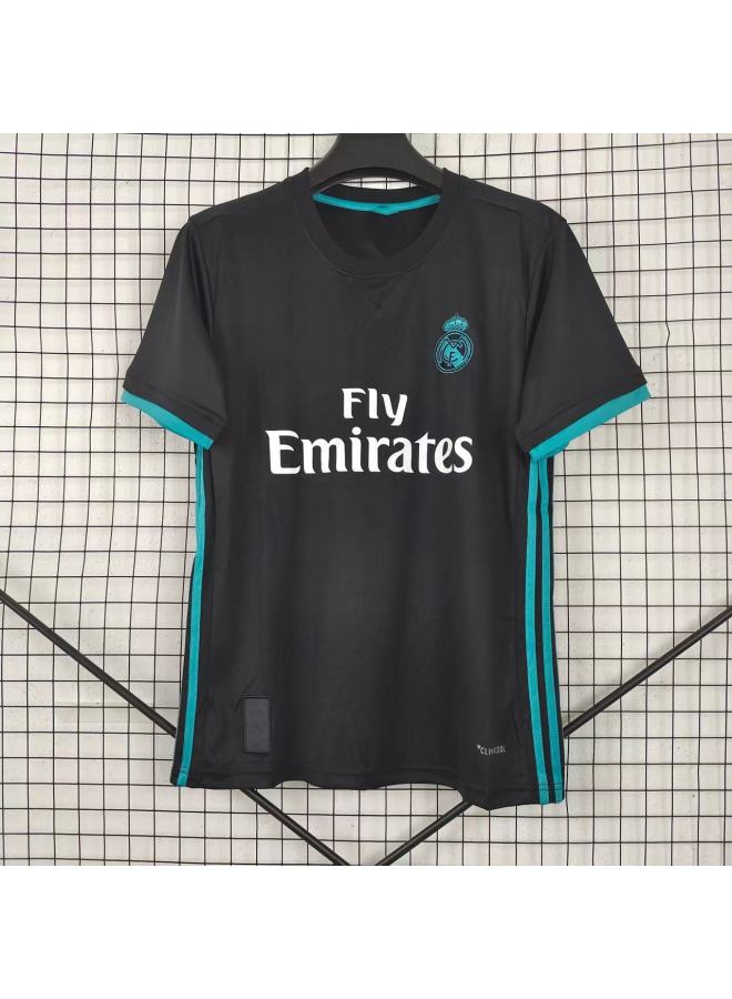 جيل من القمصان القديمة لفريق ريال مدريد، آي سي إنتر، ألمانيا، أرسنال، برشلونة، باريس، ليفربول، أياكس
