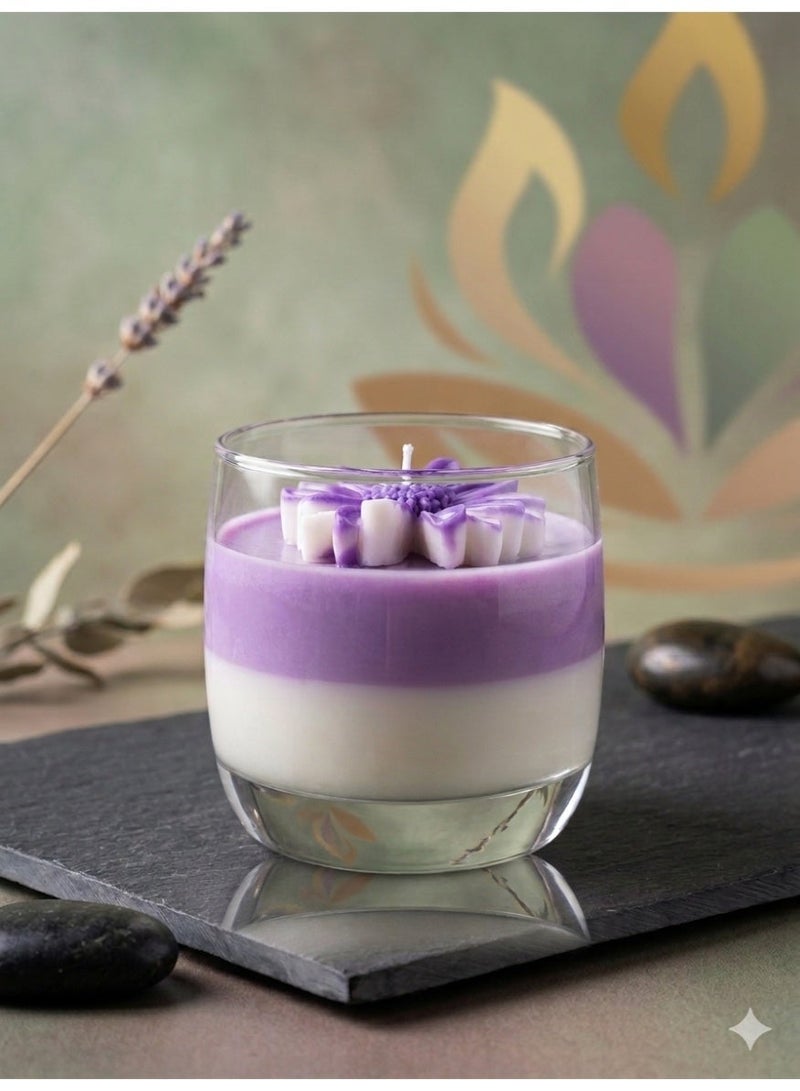 شمعة معطرة باللافندر المزهّر بطبقات في وعاء زجاجي - Image 2