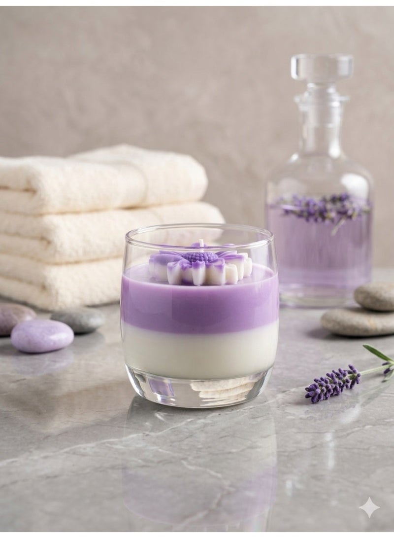 شمعة معطرة باللافندر المزهّر بطبقات في وعاء زجاجي - Image 1