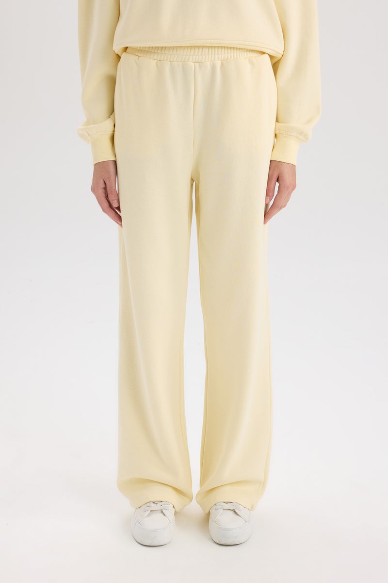 DeFacto Woman Standard Fit Basic Elastic Waist Wide Leg Straight Fit Sweatpants  - Image 3