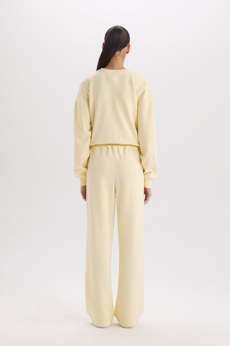 DeFacto Woman Standard Fit Basic Elastic Waist Wide Leg Straight Fit Sweatpants  - Image 5