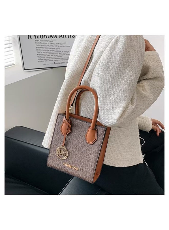 MK classic bag, can be converted into a crossbody bag, suitable for holding camera lenses. Classic themed design - Image 4