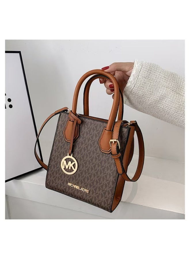 MK classic bag, can be converted into a crossbody bag, suitable for holding camera lenses. Classic themed design - Image 2