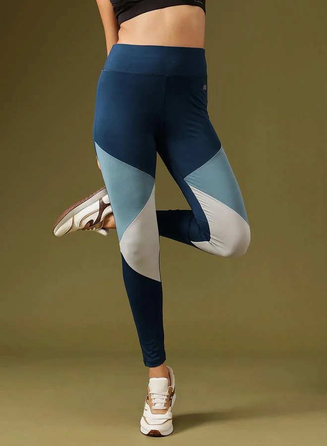 كلوفيا ليجنز ضيق بنمط كتل الألوان