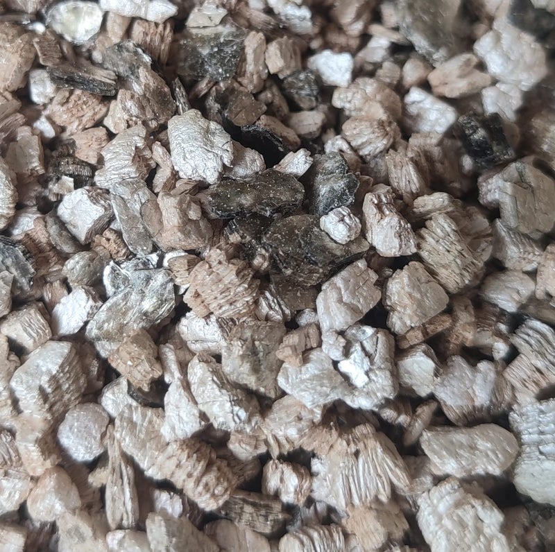 Voulosimi 10QT Organic Vermiculite Granules for Plants and Gardening - Image 3