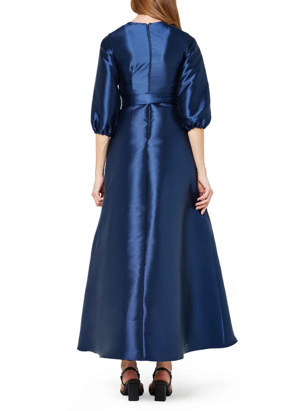 امري Crystal Embellished Keyhole Neck A-Line Gown