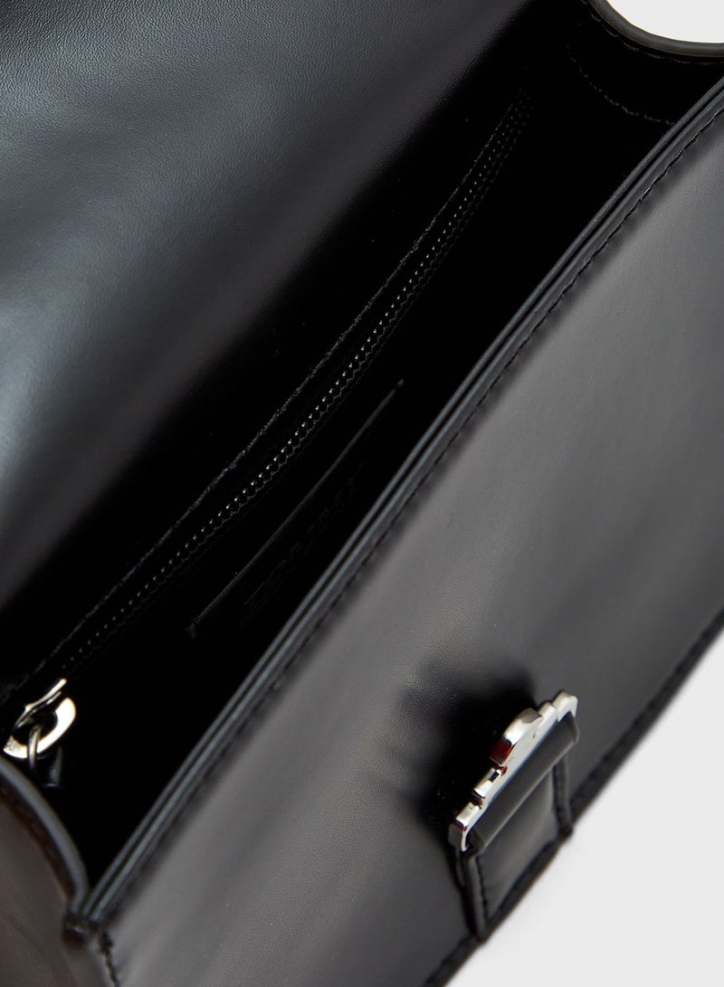 Item Chain Crossbody