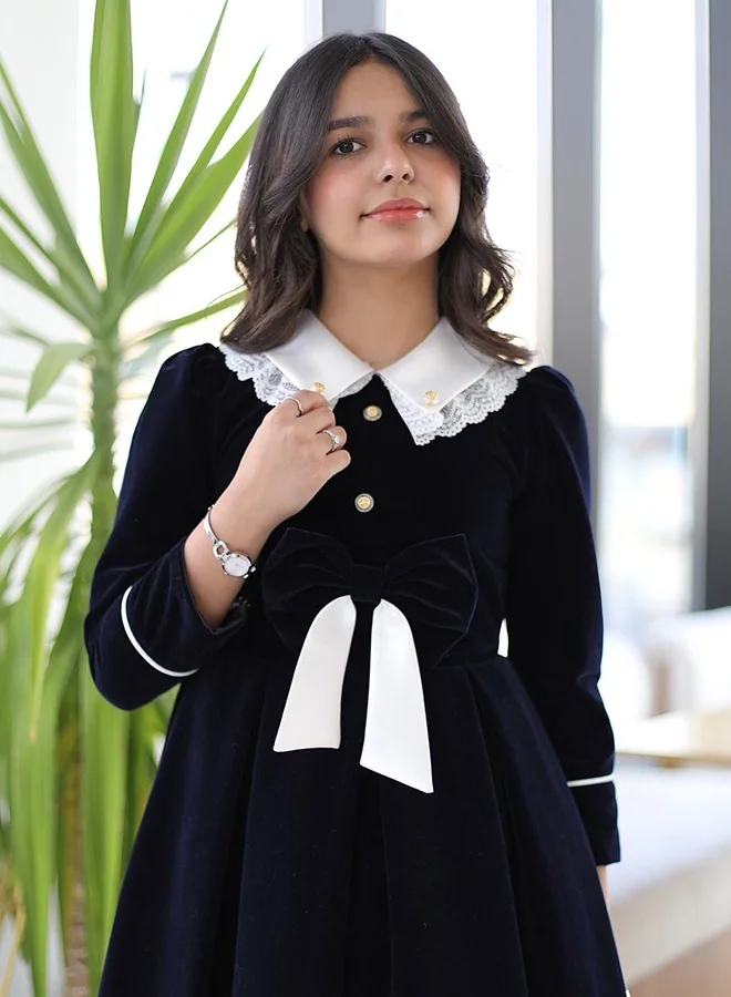 عبايات حوراء فستان مخمل بناتي بياقة دانتيل وفيونكة أنيقة - كحلي داكن