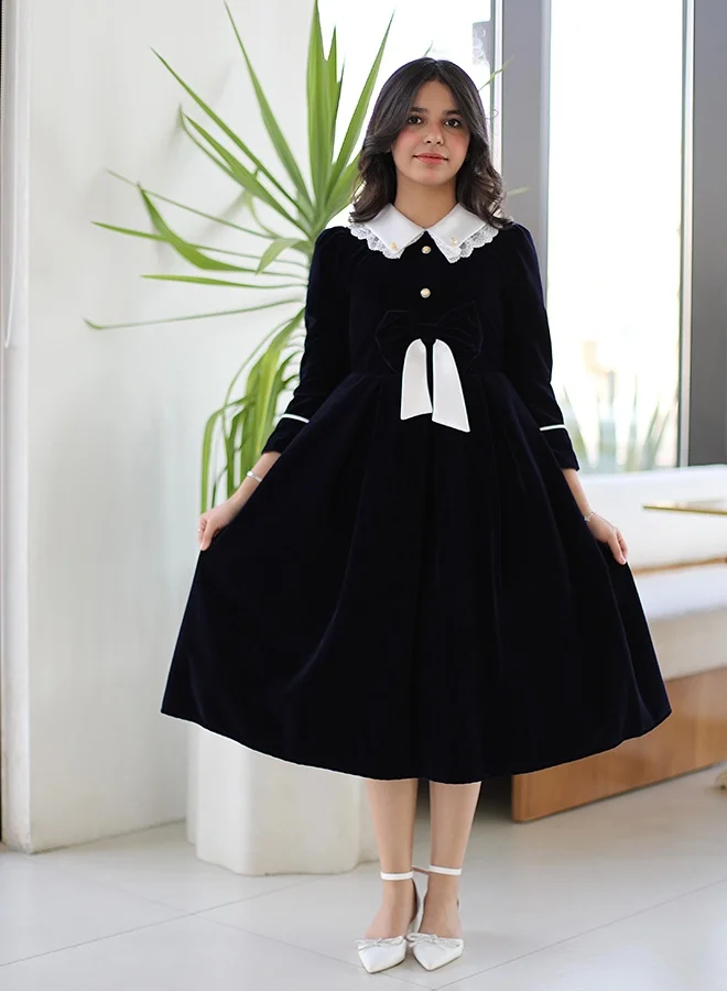 عبايات حوراء فستان مخمل بناتي بياقة دانتيل وفيونكة أنيقة - كحلي داكن