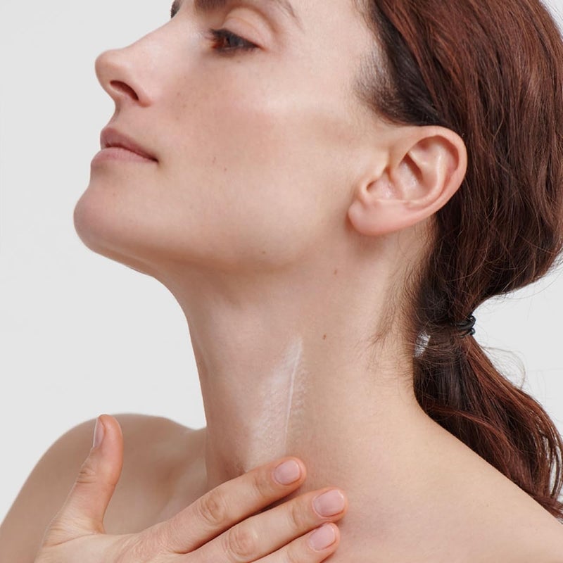Dr. Hauschka Regenerating Neck and Décolleté Cream 40ml - Nourishing Moisturizer for Mature Skin - Image 3