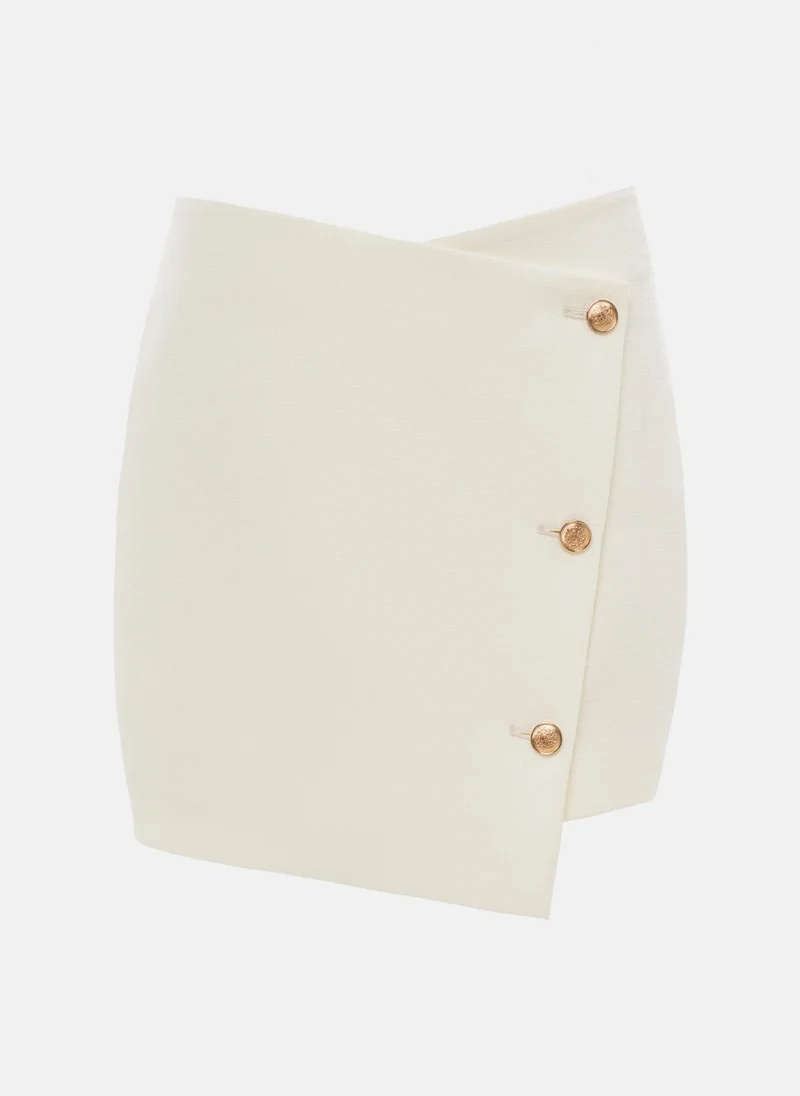 ليتشي تنورة قصيرة مع زر إغلاق