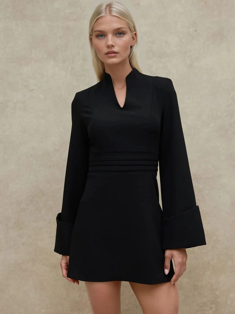 زوبعة فستان قصير أنيق بأكمام طويلة وياقة على شكل حرف