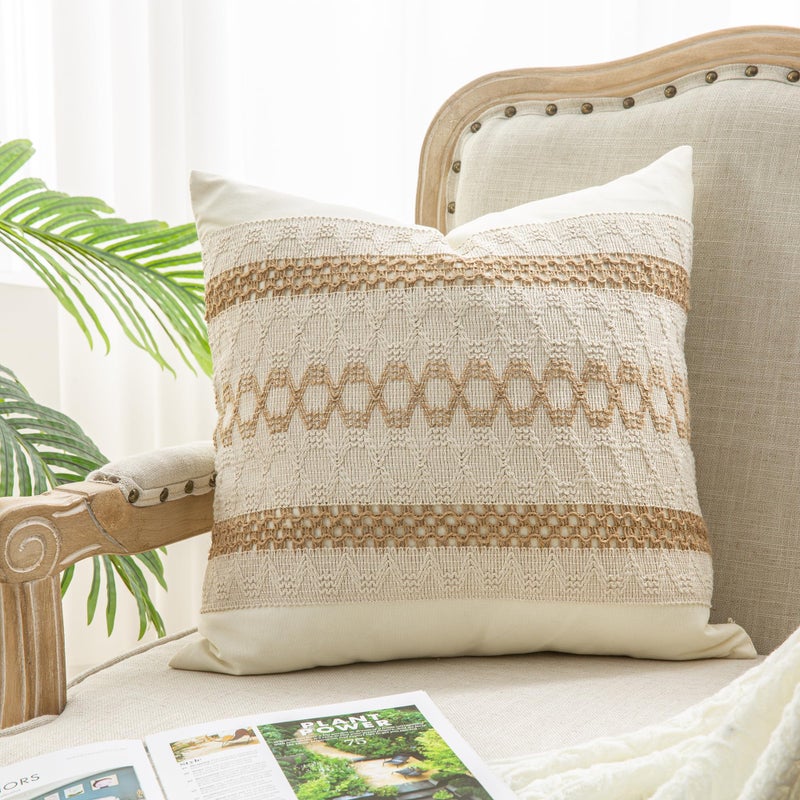 Mayler Yee Throw Pillow تغطي 18 × 18 بوصة 1pc لمزرعة غرفة المعيشة القطن والخيش المحكم مخطط أغطية وسادة بوهو المنسوجة (البيج والبني الثلاثي مخطط) - Image 1