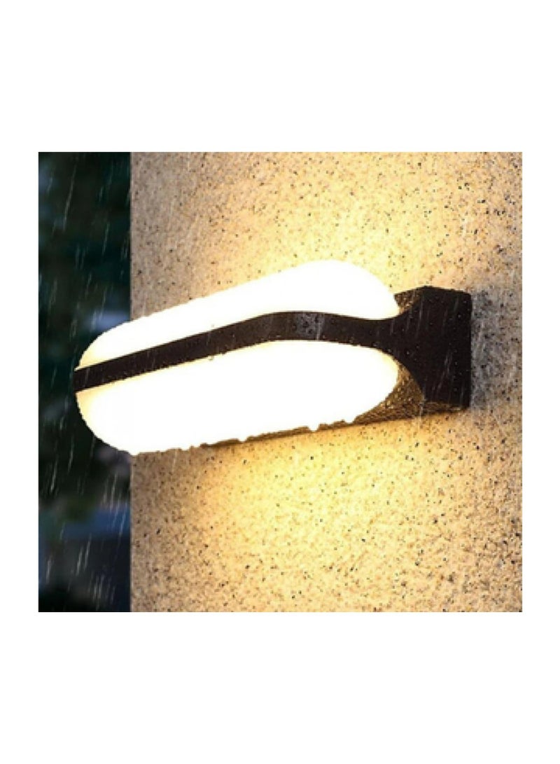 Wall lighting unit, yellow lighting the wall, two ends - Image 1