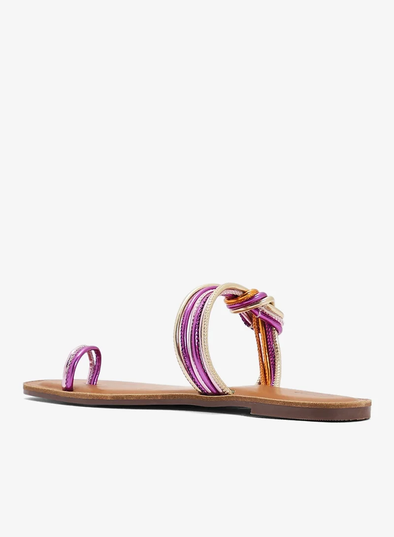 جينجر صندل كاجوال بأصبع