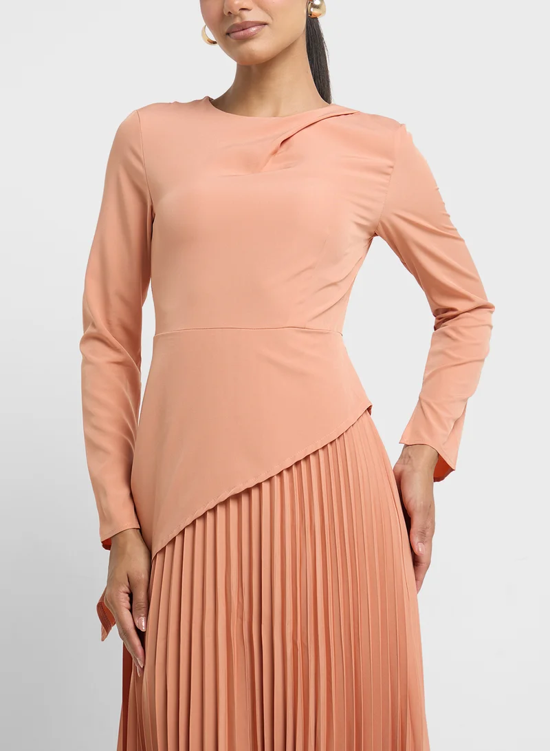 خزانة Pleated Maxi Dress