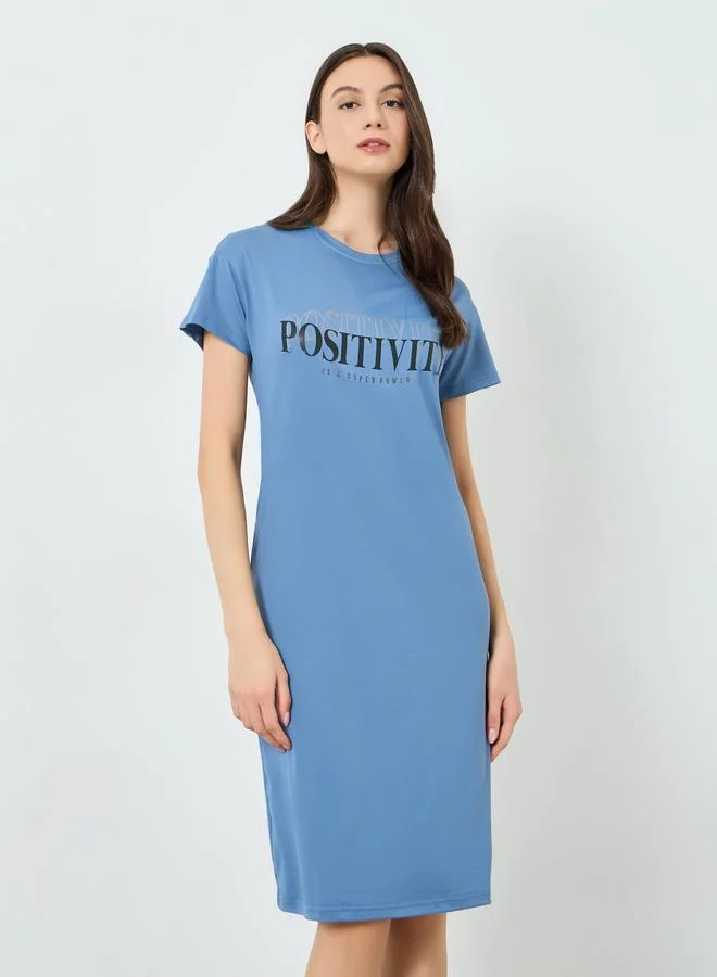 تايك تو فستان تيشيرت بطبعة شعار