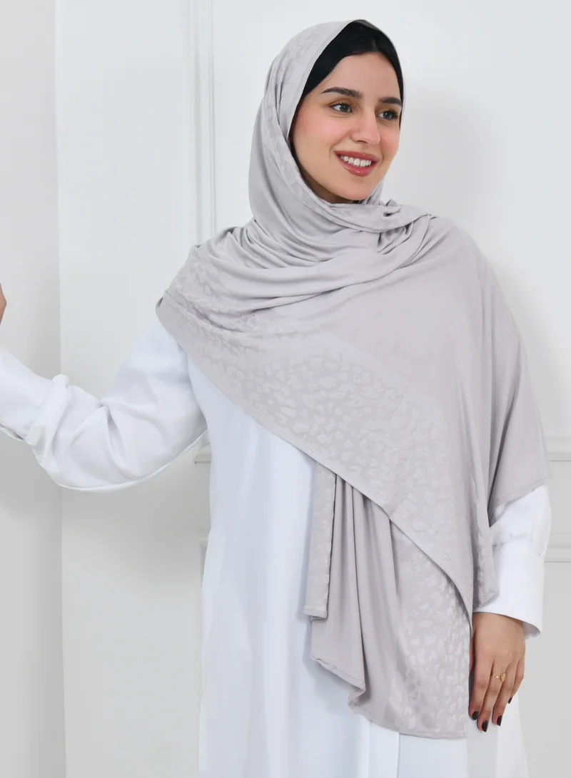 HAWRAA ABAYA A light gray cotton scarf with leopard skin on both edges