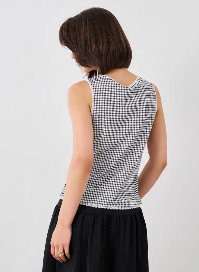 Styli Styli Houndstooth Buttoned Round Neck Top