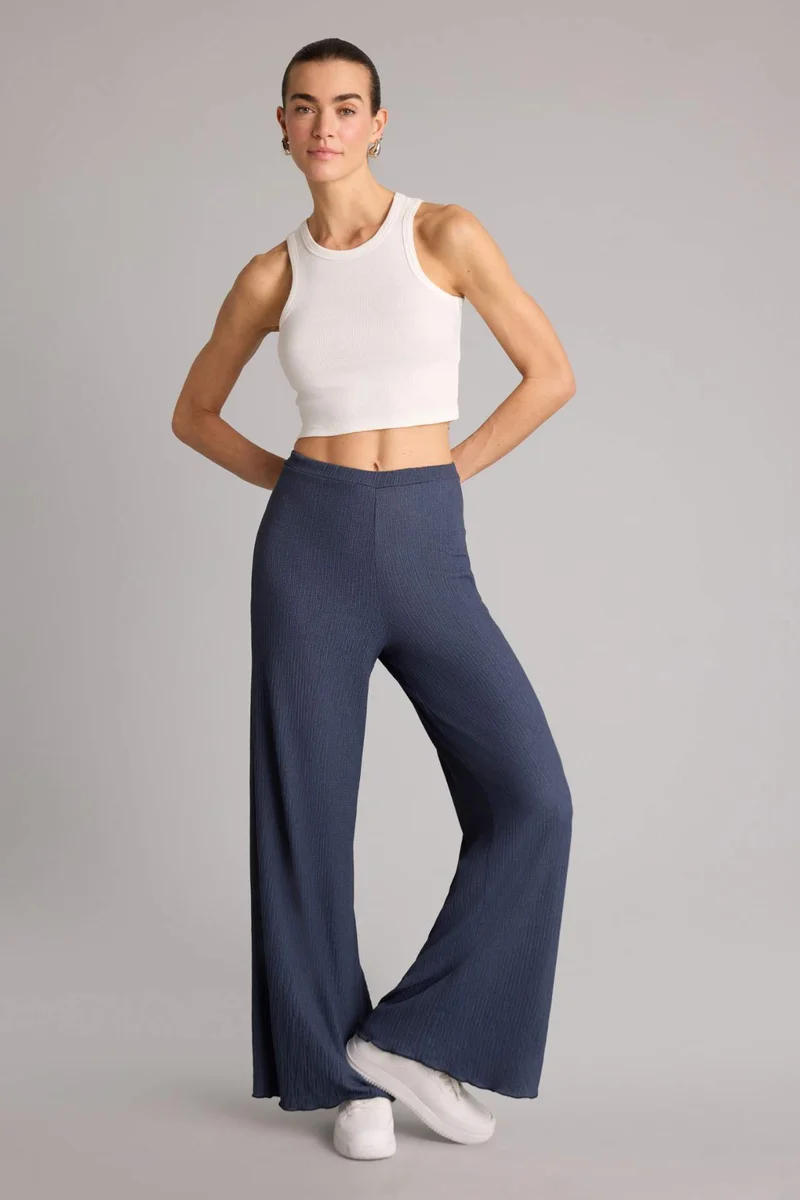 ديفاكتو Wide Leg Crinkle Trousers