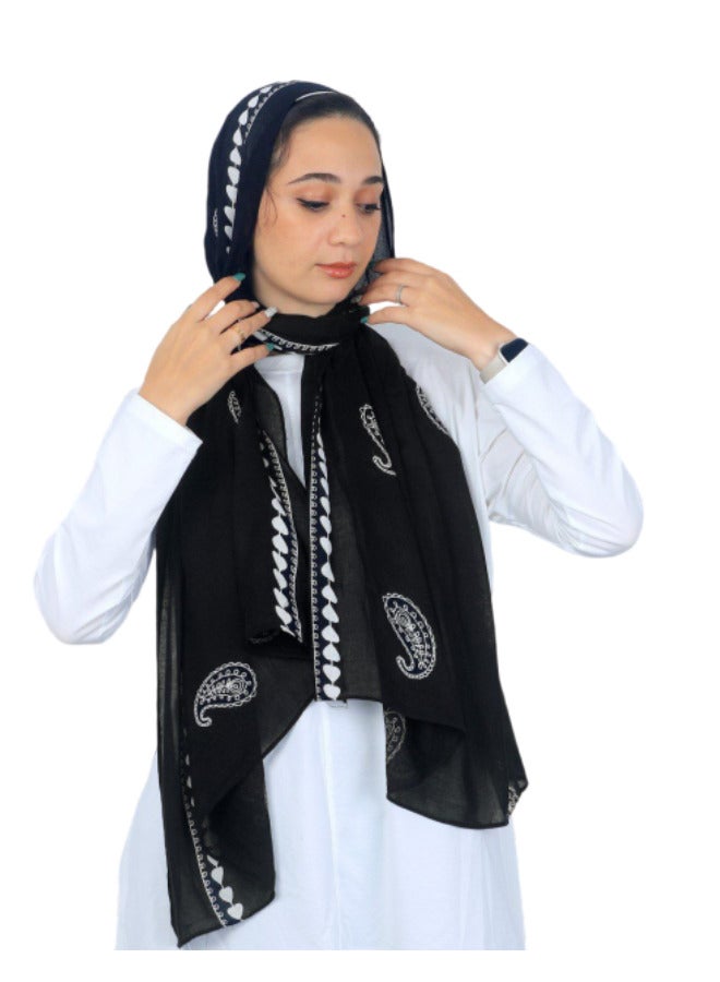 طرحة قطن مطرزة يدويًا - 200×70 سم - أسود مزخرف بالقلوب  - Image 3