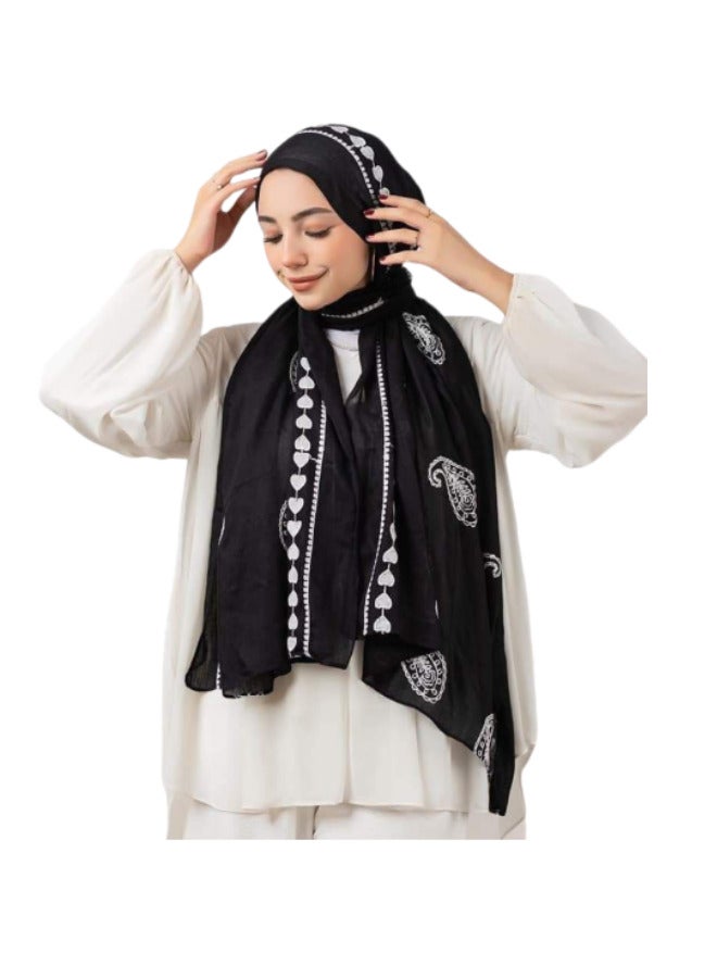 طرحة قطن مطرزة يدويًا - 200×70 سم - أسود مزخرف بالقلوب  - Image 2