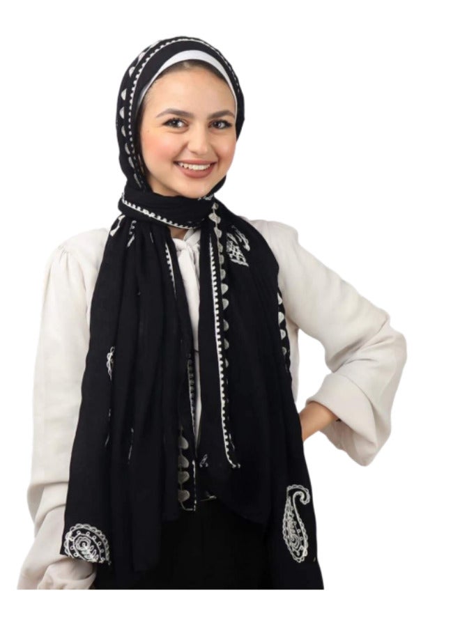 طرحة قطن مطرزة يدويًا - 200×70 سم - أسود مزخرف بالقلوب  - Image 1