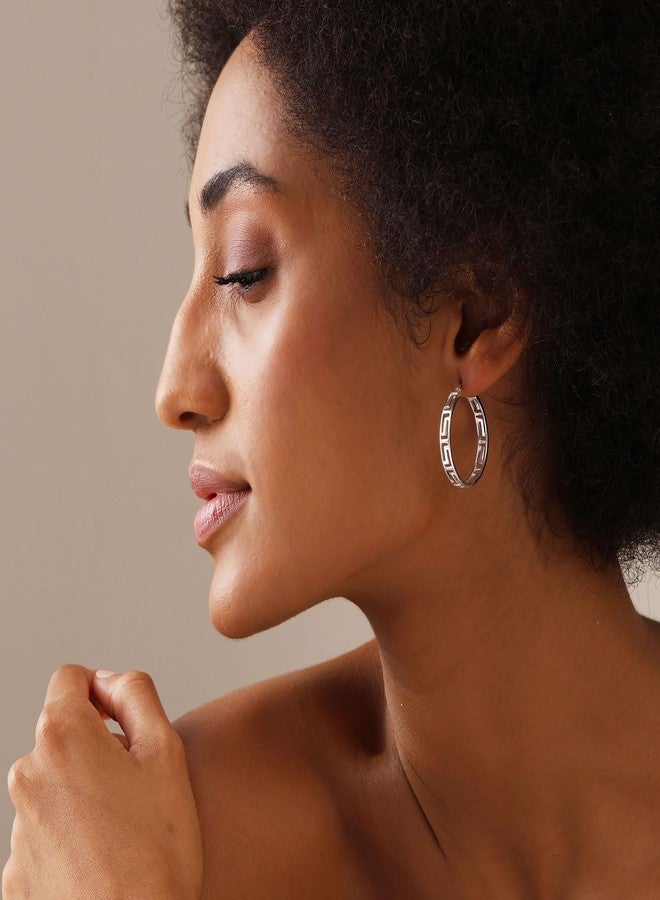 ليكالا أقراط حلقية من الفضة الإسترليني عيار 925 من LeCalla، بتصميم مفتاح يوناني، خفيفة الوزن، مزودة بإغلاق محكم، بنمط نقش جدار يوناني، للنساء، مقاس متوسط، فضة إسترليني، بدون أحجار كريمة - Image 2