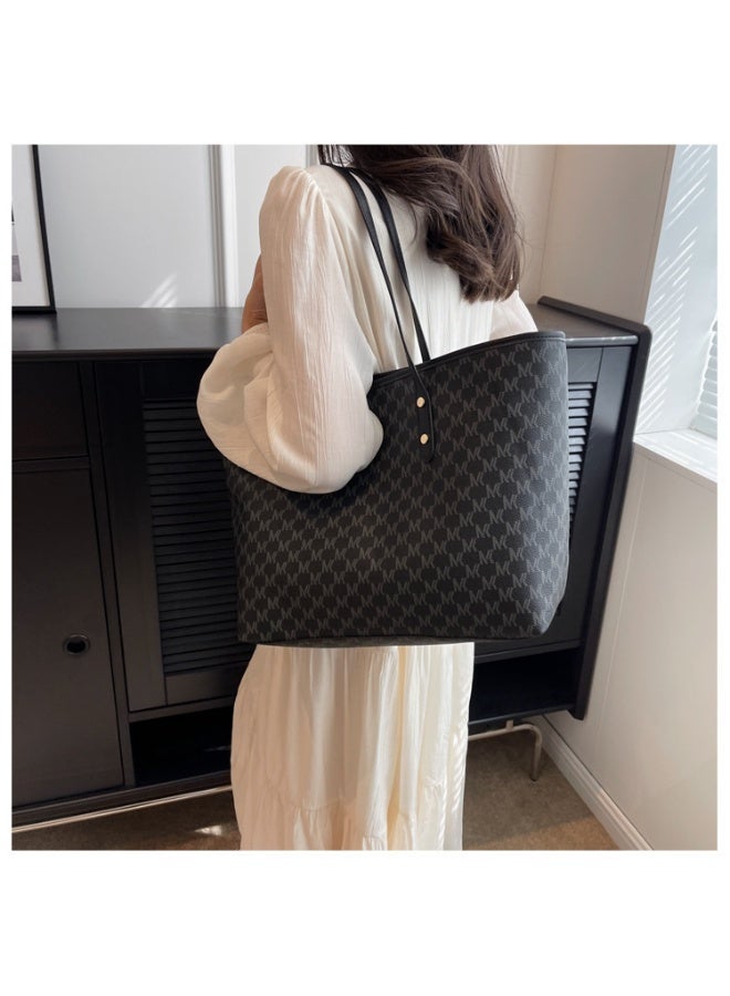 كيفية حقيبة كتف نسائية بسعة كبيرة، كلاسيكية وعادية - Image 3