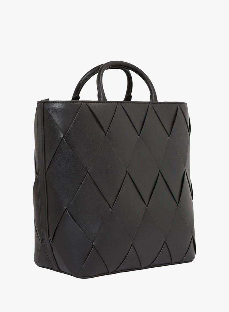 كالفن كلاين حقيبة توت متوسطة - Image 3