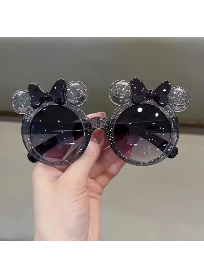 سينت هاوس طقم نظارات ديزني فاشون ميكي وميني - تصميم كرتوني أنيق بإطار بنفسجي ووردي، وعدسات، مثالي لعيد الفصح وعيد الحب والمواليد | هدية مثالية للعائلة والأصدقاء أو الشركاء للاستخدام اليومي (يشمل جرابًا للنظارات) ونظارات شمسية - Image 5