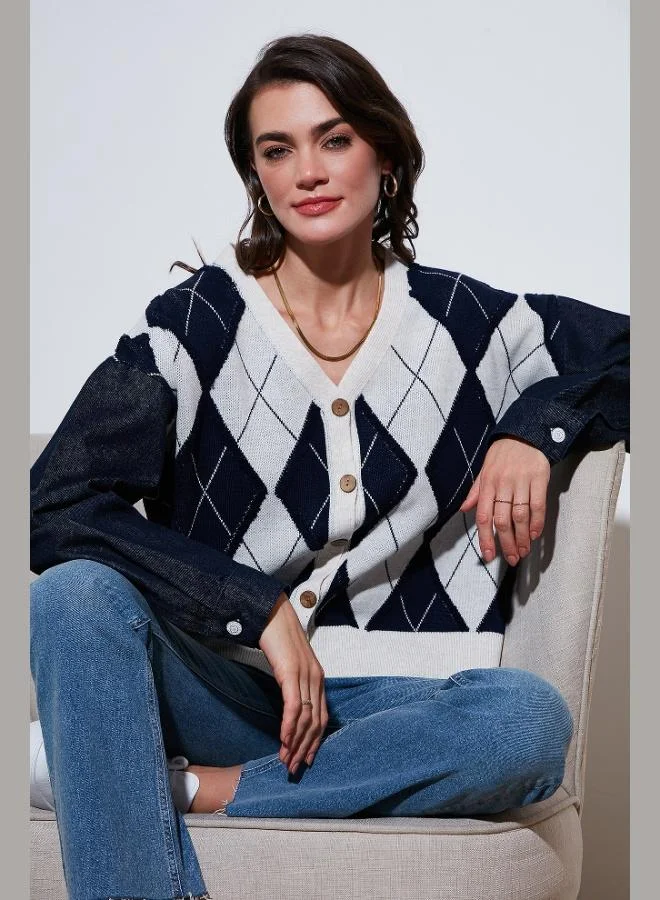 ليلا كارديجان نسائي ليلا بنقوشات بقصة عادية وفتحة رقبة على شكل  وأزرار