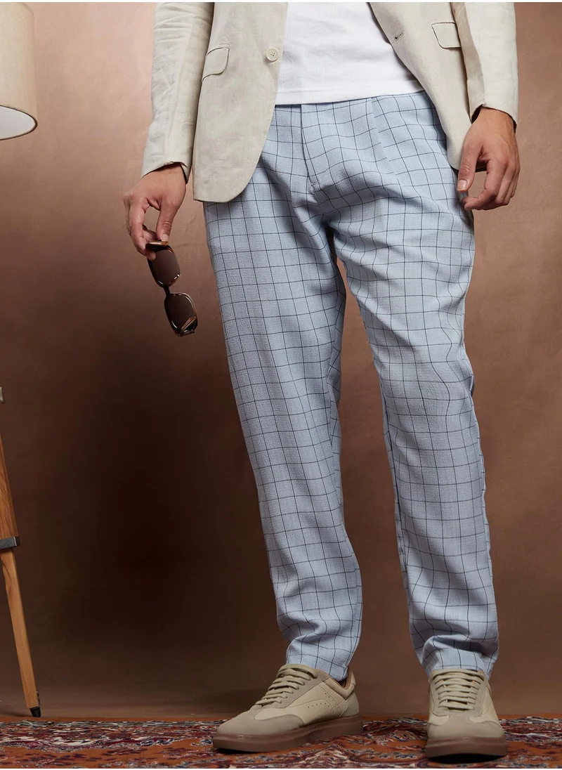 كامبوس سوترا Campus Sutra Men's Cloud Grey Graph Tailored Trousers For Casual Wear | Mid-Rise | Regular Fit | Button Closure | Trousers Crafted With Comfort Fit For Everyday Wear