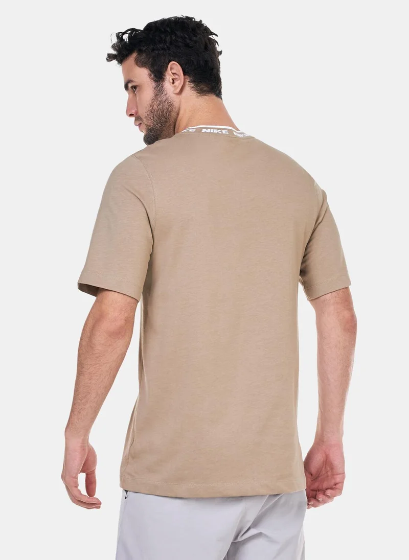 Nike Men's Sportswear Club T-Shirt