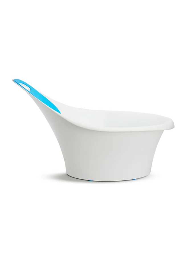 Munchkin Sit and Soak Baby Bath Tub with Built-In Support Bump and Padded Foam Back Rest, Bonus Pull-Tab Drain and Storage Hook, 0-12 Months, White