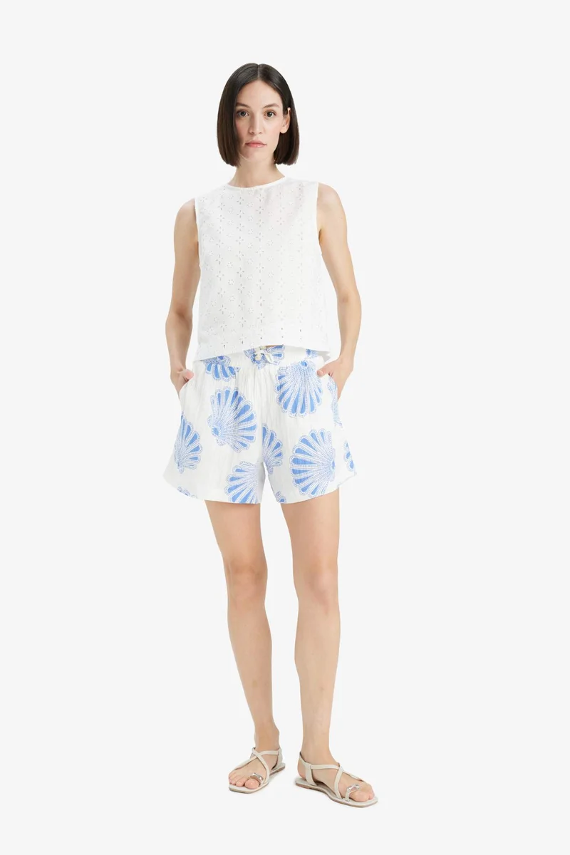 ديفاكتو Regular Fit Embroidered Sleeveless Blouse