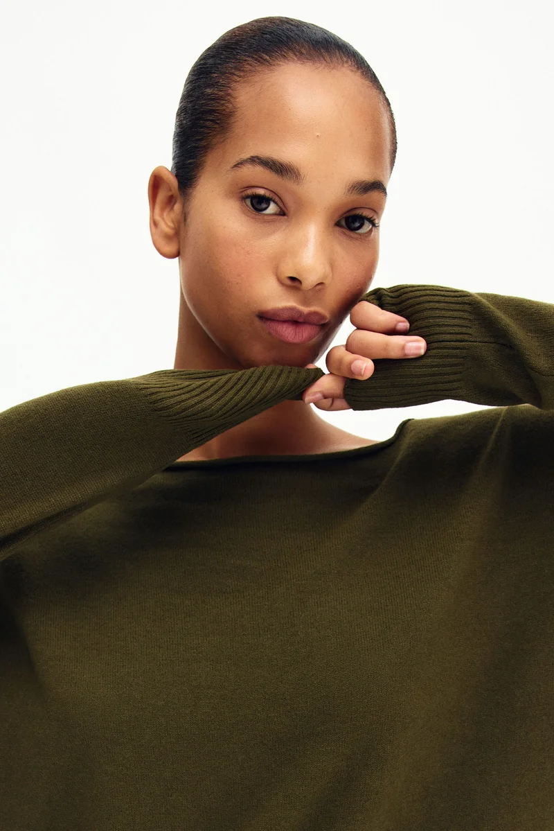 اتش اند ام كنزة بدون أكتاف