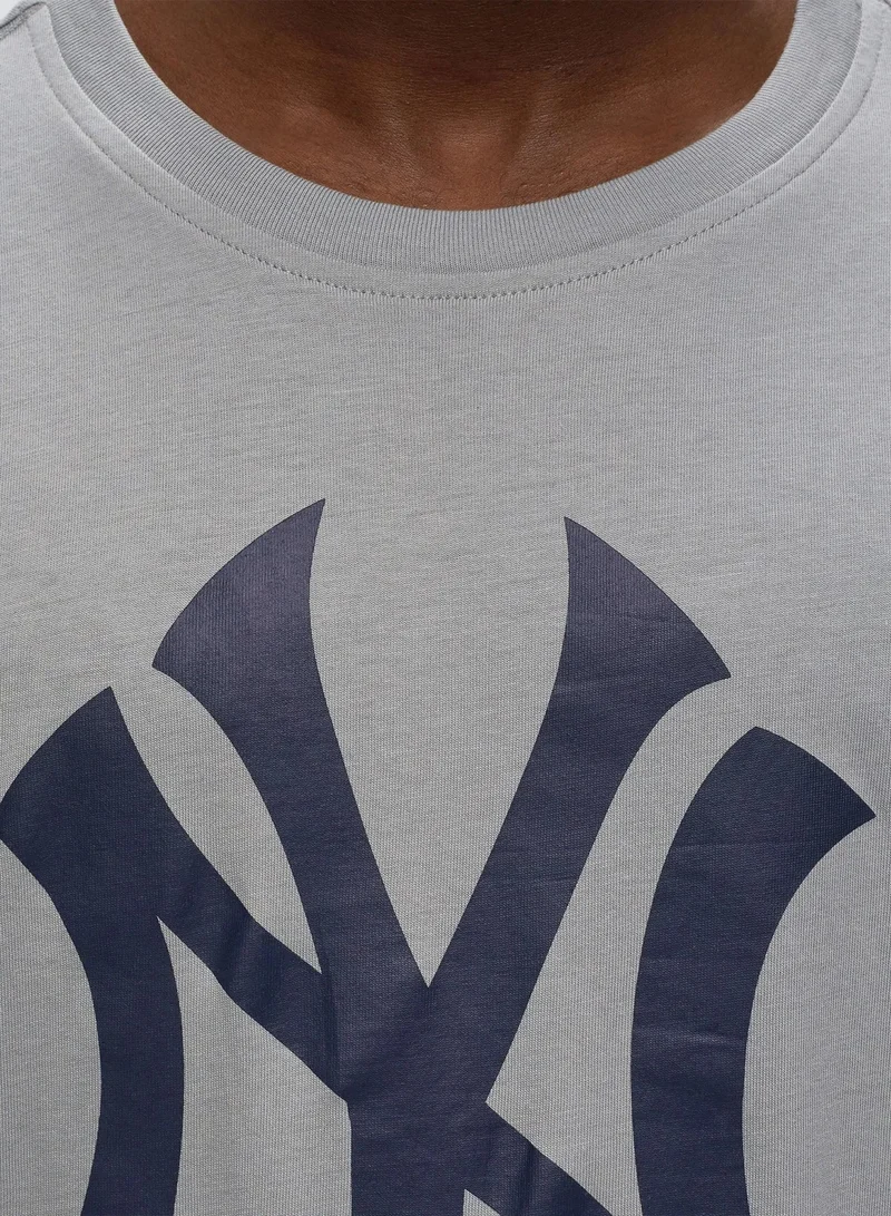 Fanatics  New York Yankees Graphic Logo T-Shirt for Men | Best Price UAE