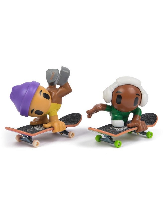 Tech Deck Sk8 Crew, 2-Pack Exclusive Fingerboards with Assistive Figures, Collectible and Customisable Mini Skateboards, Kids’ Toys for Ages 5 and up (Styles May Vary) - Image 2