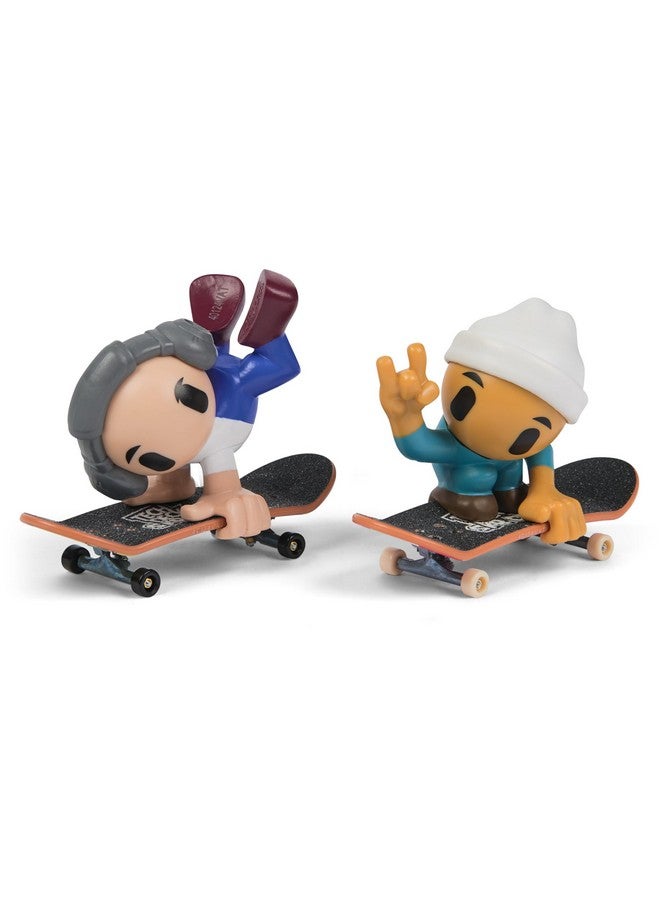 Tech Deck Sk8 Crew, 2-Pack Exclusive Fingerboards with Assistive Figures, Collectible and Customisable Mini Skateboards, Kids’ Toys for Ages 5 and up (Styles May Vary) - Image 4