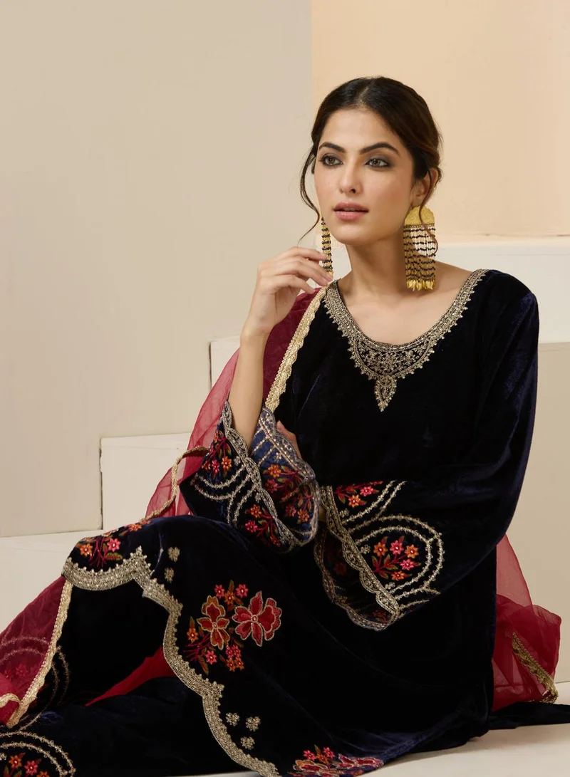 ISHIN Women's Navy Velvet Embellished Tunic Full Length Casual Straight Fit Kurta Set