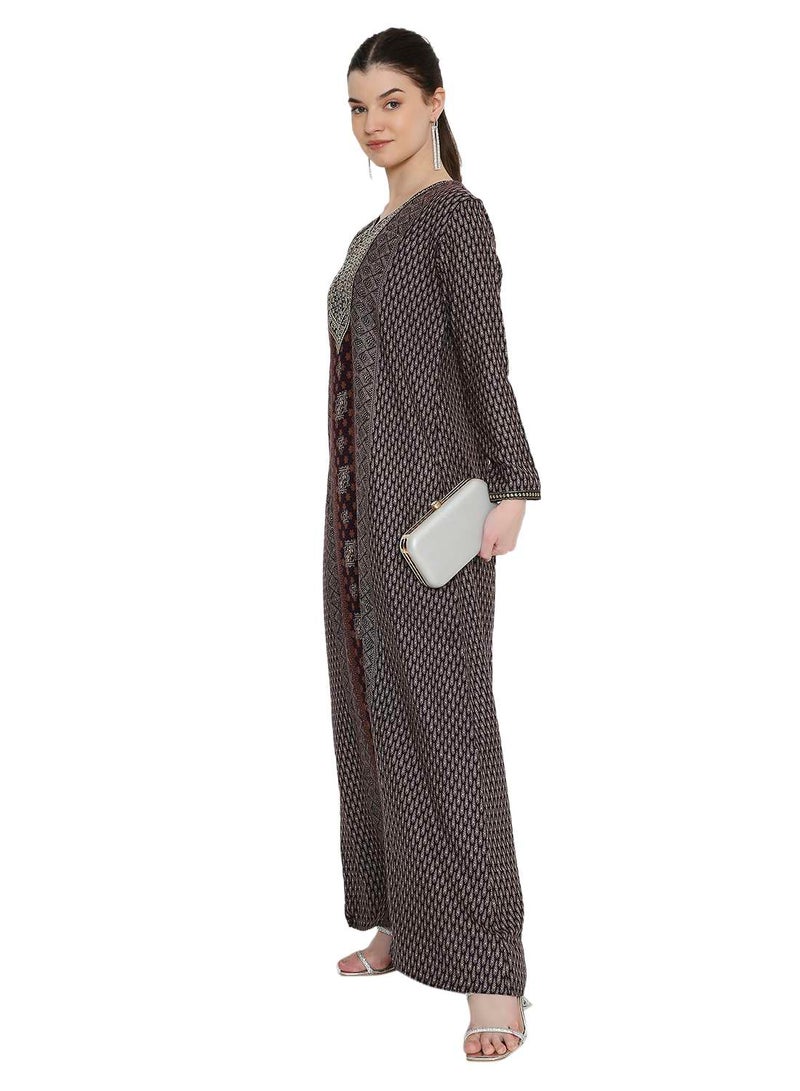 هانا آند سارا قفطان ماكسي محتشم | جلابية عربية بطبعة هندسية وتطريز بياقة على شكل - Image 4