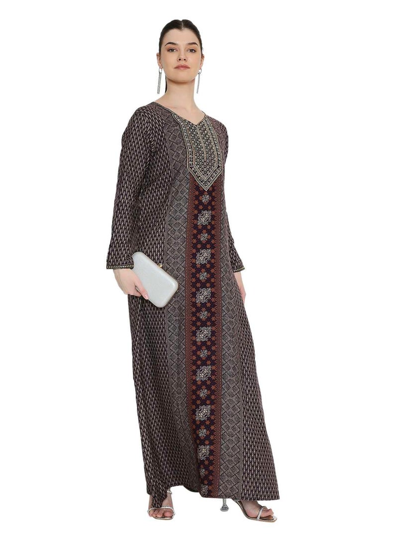 هانا آند سارا قفطان ماكسي محتشم | جلابية عربية بطبعة هندسية وتطريز بياقة على شكل - Image 5