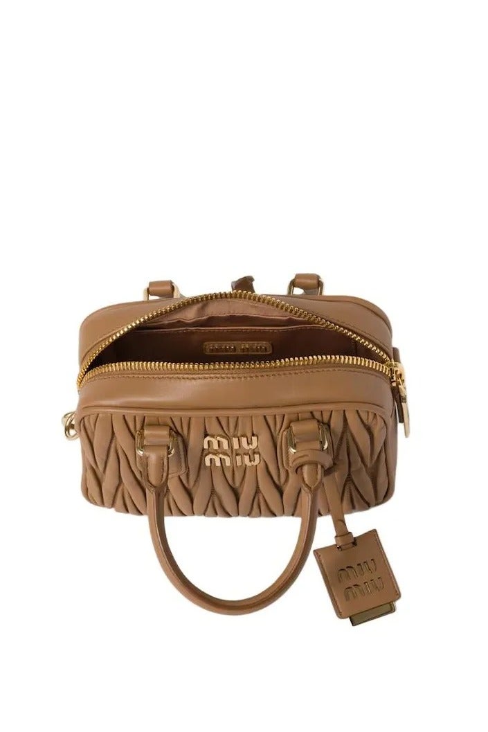 مياو مياو حقيبة Arcadie من جلد النابا المبطّن حقيبة يد علوية مع حزام كتف - Image 4