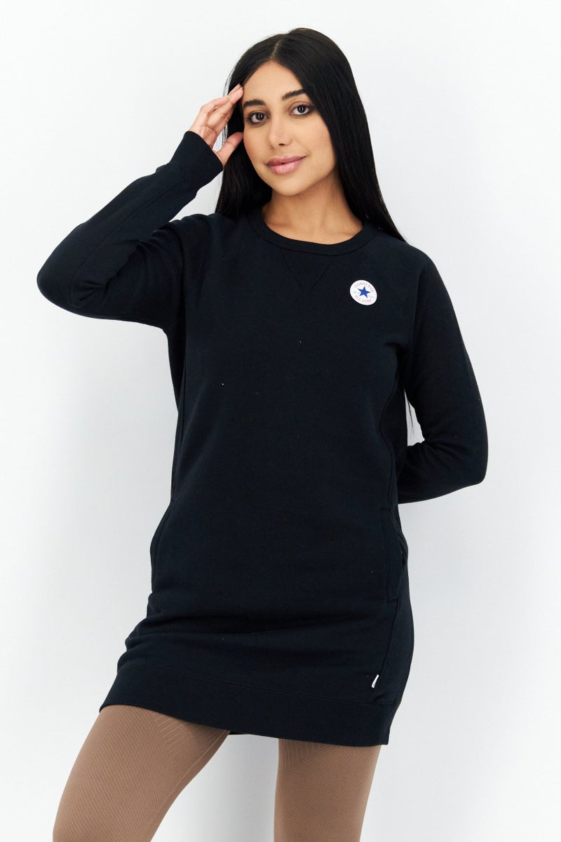 CONVERSE سويت شيرت نسائي بياقة دائرية بشعار العلامة التجارية، مزيج أسود - Image 1