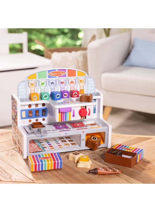 Melissa & Doug مجموعة لعبة مصنع الشوكولاتة الخشبي من ميليسا ودوج (42 قطعة) - Image 4